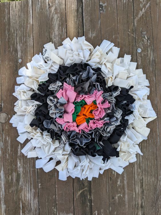 Handmade čmuchací kobereček kulatý