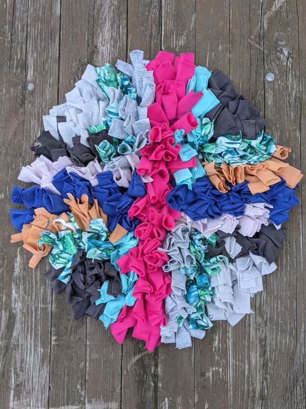 Handmade čmuchací kobereček kulatý