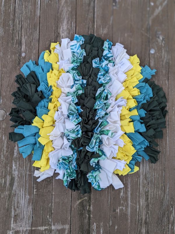 Handmade čmuchací kobereček kulatý