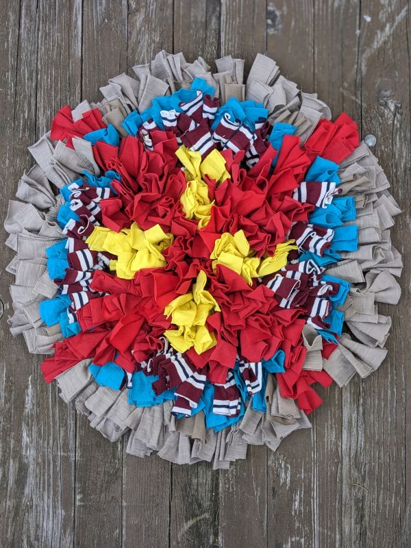 Handmade čmuchací kobereček kulatý