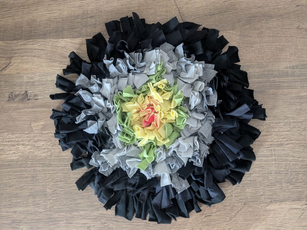 Handmade čmuchací kobereček kulatý