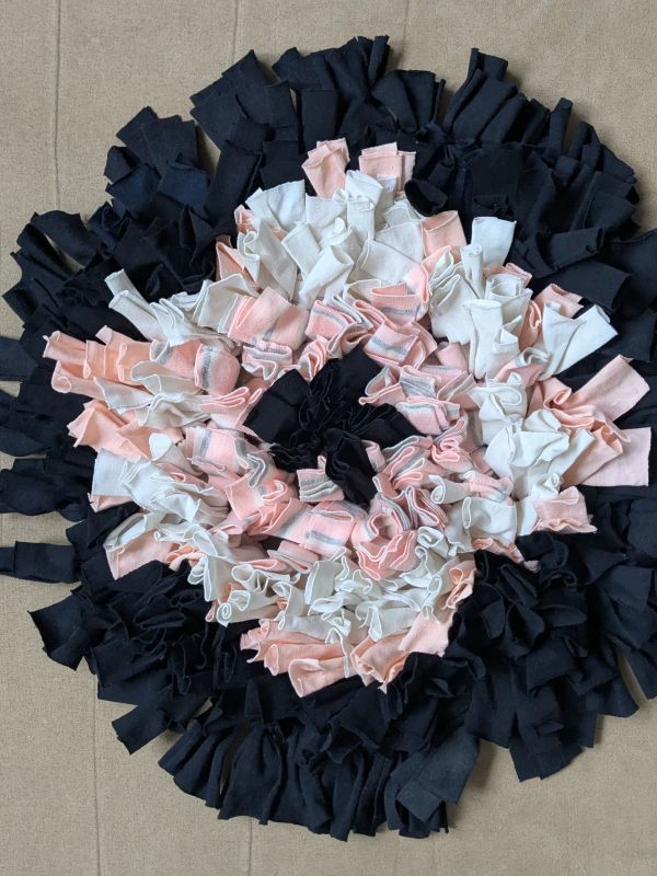 Handmade čmuchací kobereček kulatý