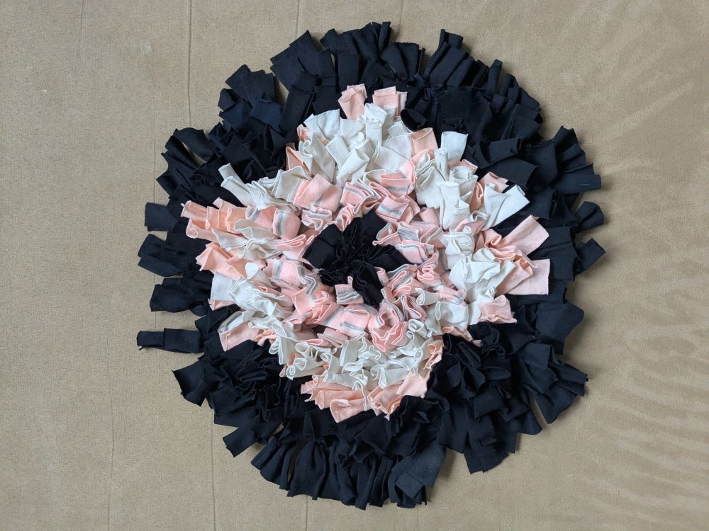 Handmade čmuchací kobereček kulatý