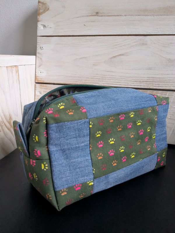Ručně šitá kosmetická taštička s tlapičkami