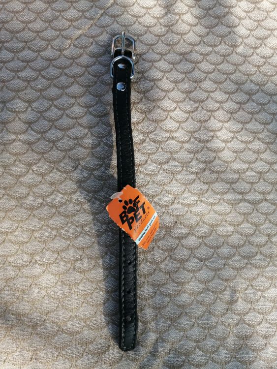 Černý kožený obojek