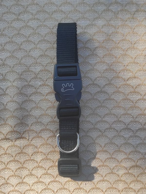 Černý nylonový obojek