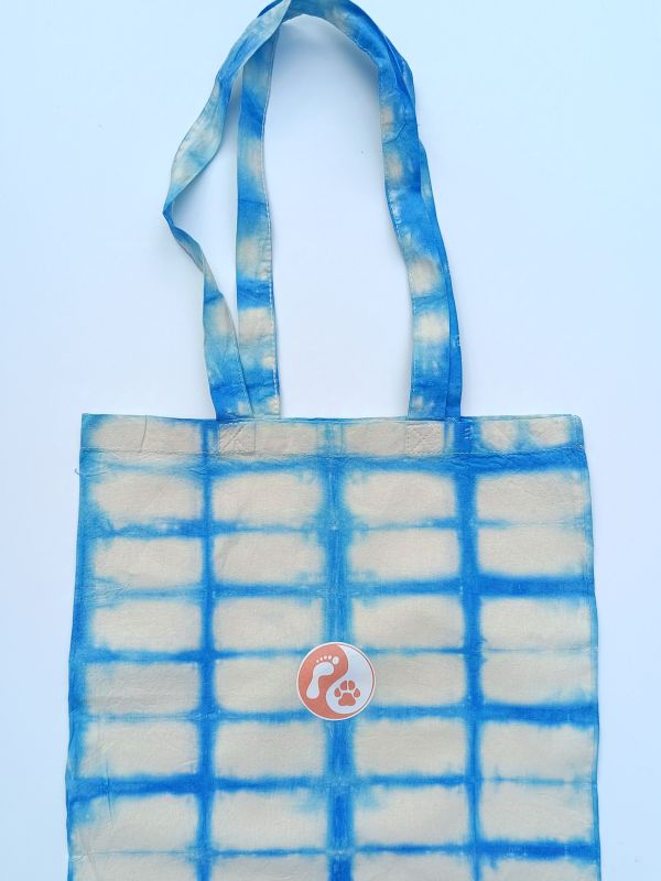 Batikovaná plátěnka s nášivkou