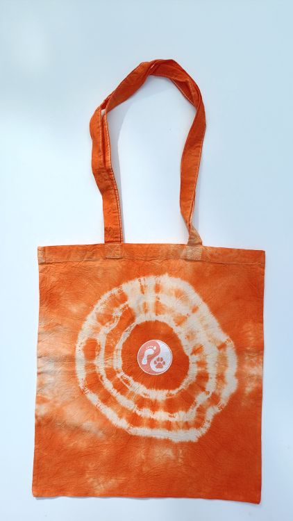 Batikovaná plátěnka s nášivkou