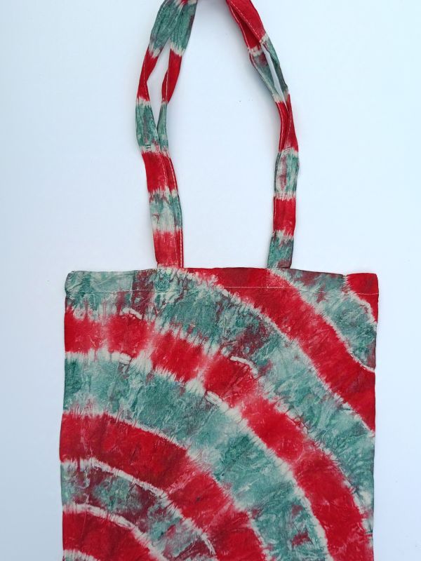 Batikovaná plátěnka s nášivkou