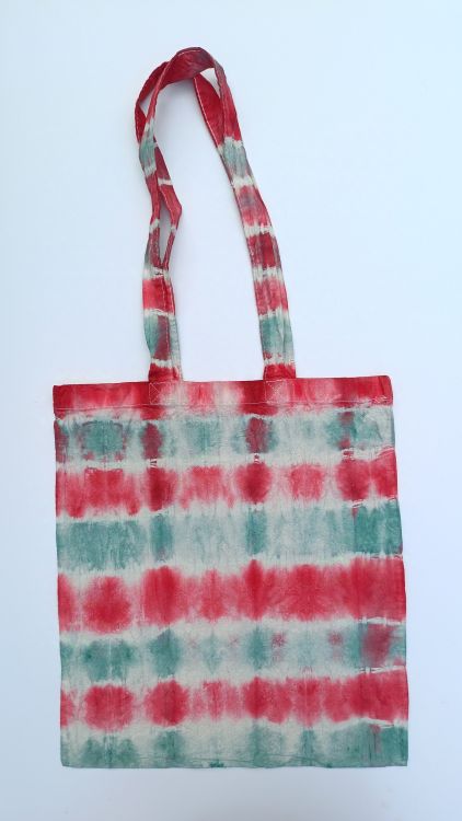 Batikovaná plátěnka s nášivkou