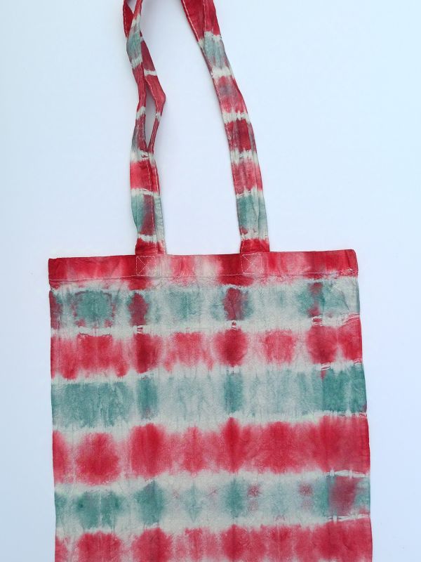 Batikovaná plátěnka s nášivkou