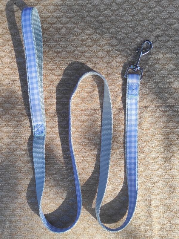 Modré kárované vodítko pro psa