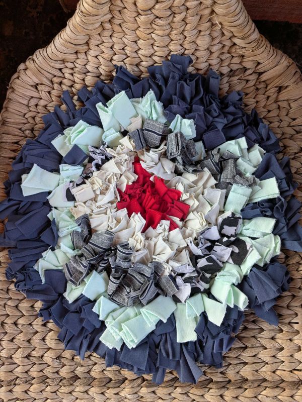 Handmade čmuchací kobereček kulatý