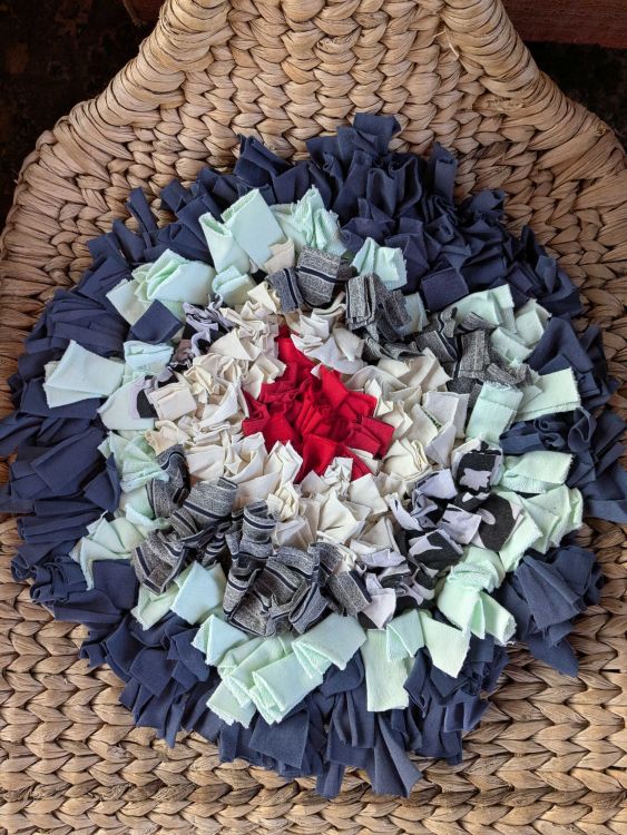 Handmade čmuchací kobereček kulatý