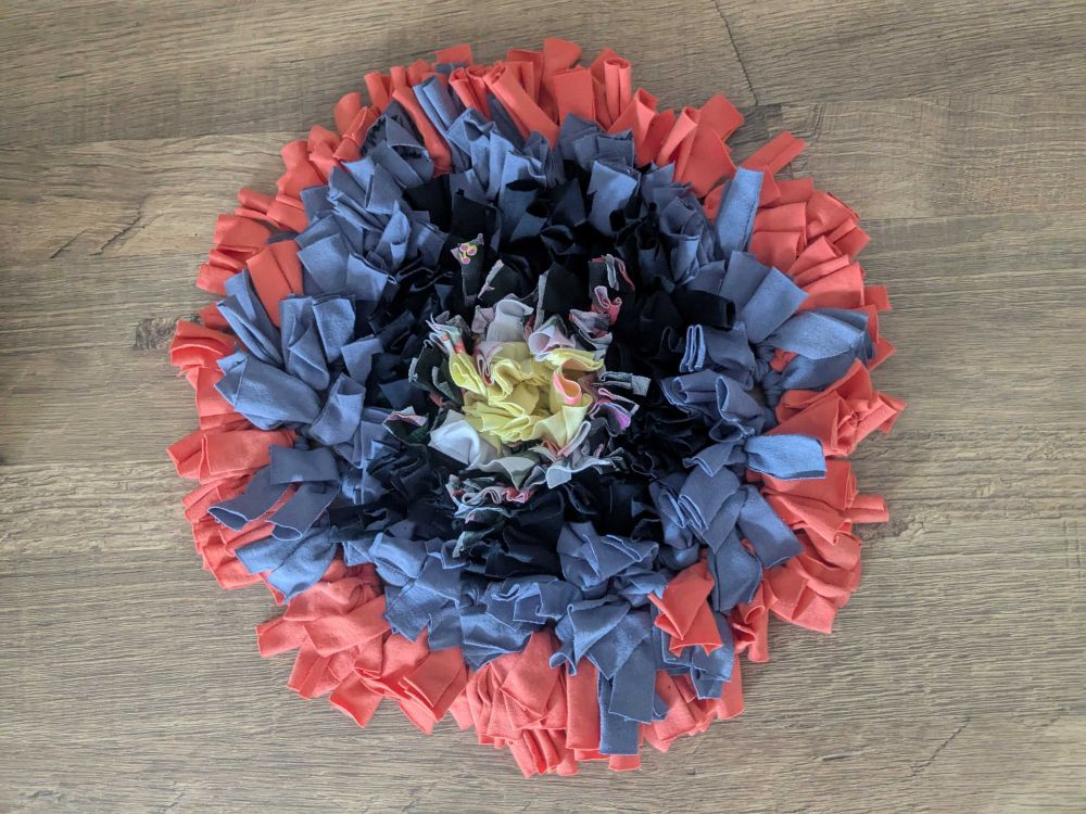 Handmade čmuchací kobereček kulatý