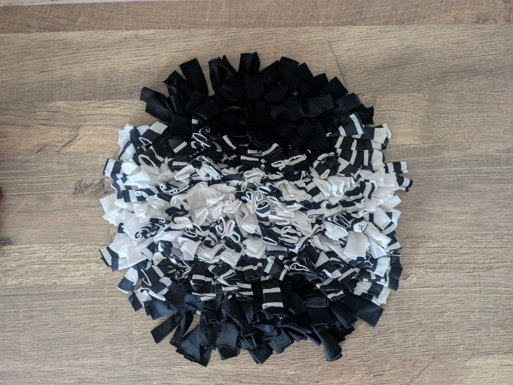 Handmade čmuchací kobereček kulatý