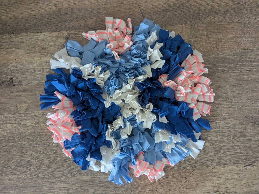 Handmade čmuchací kobereček kulatý